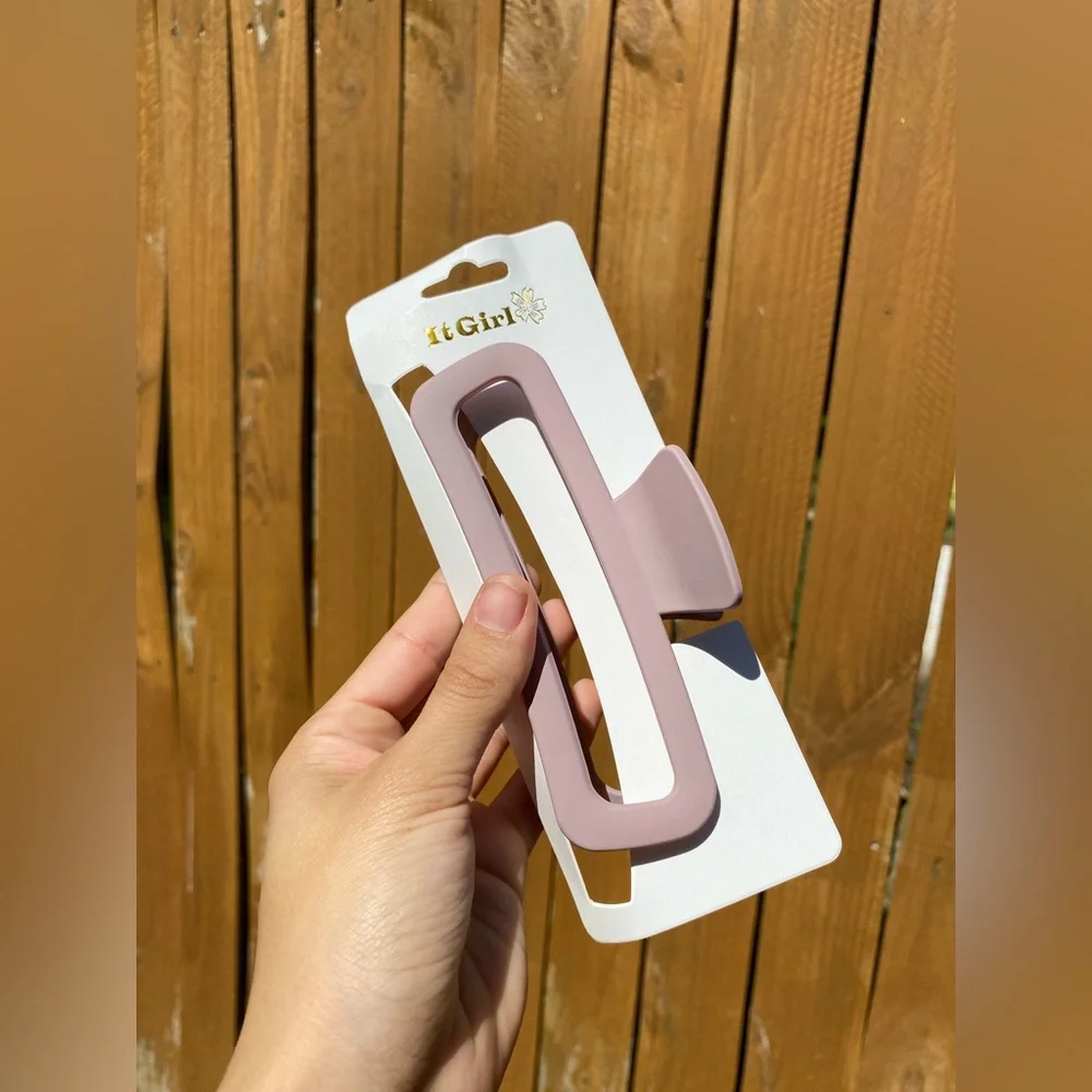 Matte Rounded Rectangular Cut-Out Claw Clip - Picture 5 of 6